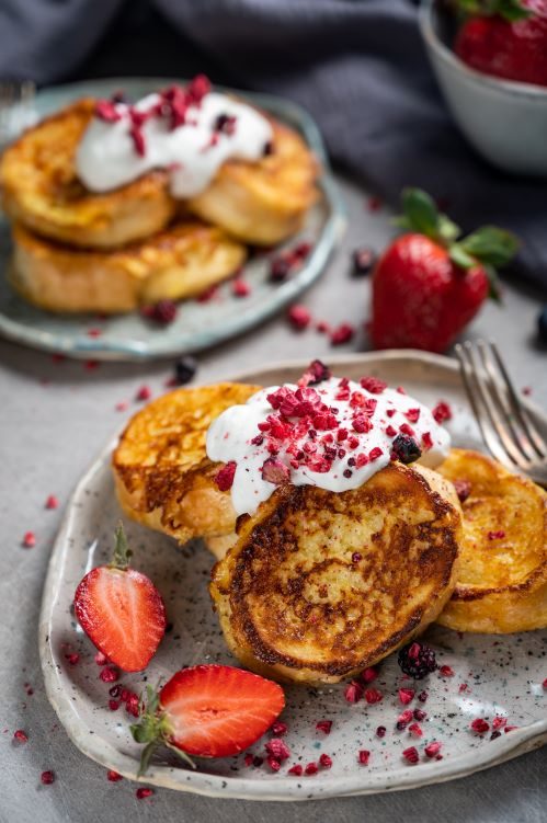 Pohane šnite z maskarpone kremo in jagodičevjem