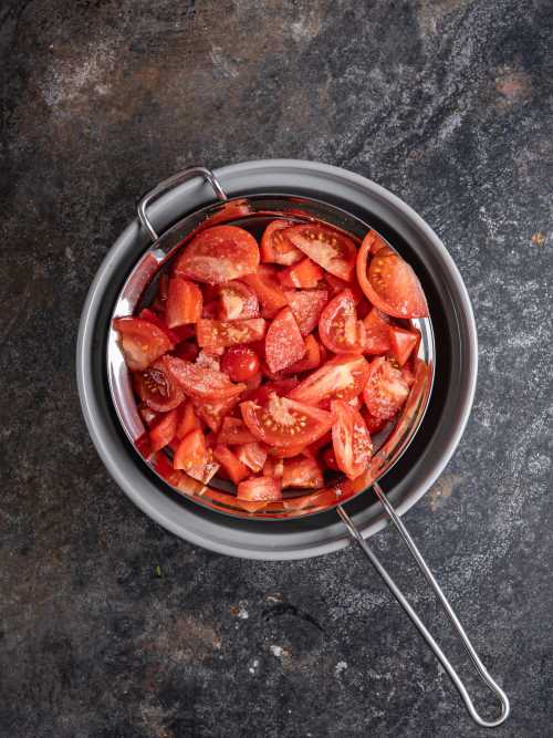 Paradižnik damo v cedilo